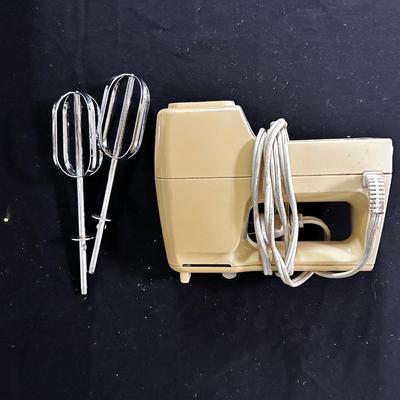 Electric hand mixer