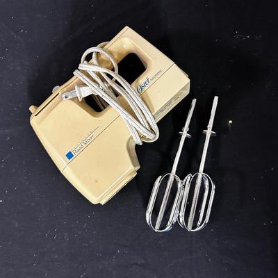 Electric hand mixer