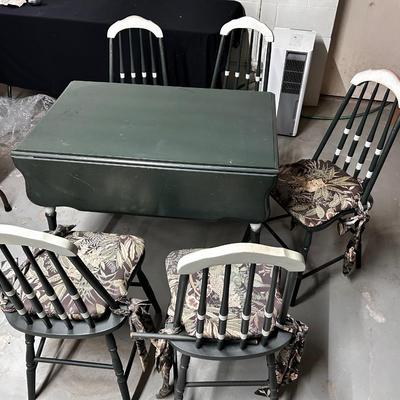 Kitchen table & 5 chairs