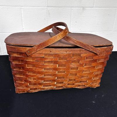 Vintage Picnic Basket + contents