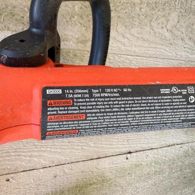 LOT 2S: Black & Decker Weed Wacker GH3000 Grass Hog NST2018 & Edge Hog