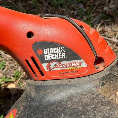 LOT 2S: Black & Decker Weed Wacker GH3000 Grass Hog NST2018 & Edge Hog