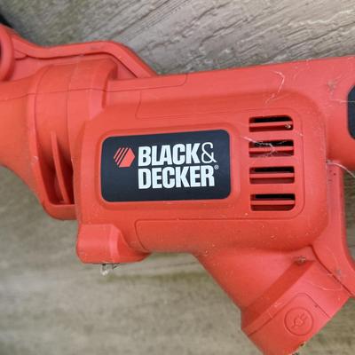 LOT 2S: Black & Decker Weed Wacker GH3000 Grass Hog NST2018 & Edge Hog