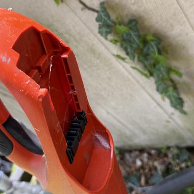 LOT 2S: Black & Decker Weed Wacker GH3000 Grass Hog NST2018 & Edge Hog