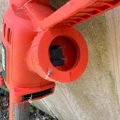 LOT 2S: Black & Decker Weed Wacker GH3000 Grass Hog NST2018 & Edge Hog