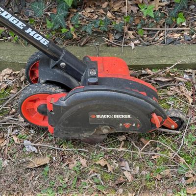 LOT 2S: Black & Decker Weed Wacker GH3000 Grass Hog NST2018 & Edge Hog