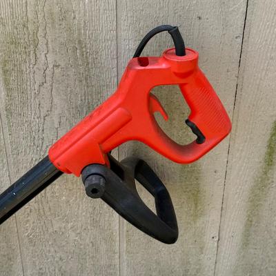 LOT 2S: Black & Decker Weed Wacker GH3000 Grass Hog NST2018 & Edge Hog