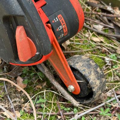 LOT 2S: Black & Decker Weed Wacker GH3000 Grass Hog NST2018 & Edge Hog