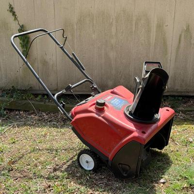 LOT 3S: Toro Power Clear 210R Snow Blower