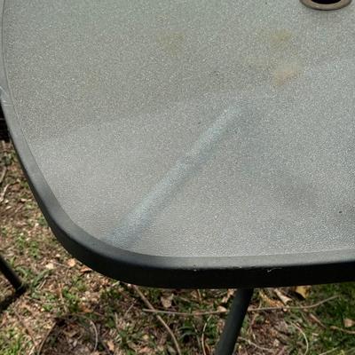 LOT 5S: Outdoor Patio Table w/ Folding Chairs & Umbrella Stand