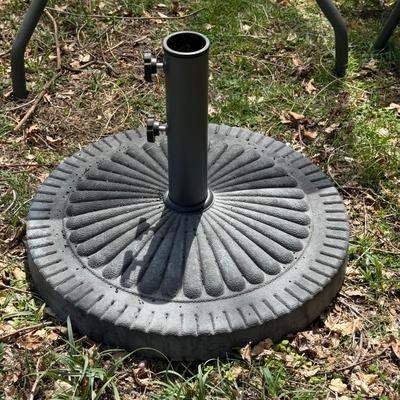 LOT 5S: Outdoor Patio Table w/ Folding Chairs & Umbrella Stand