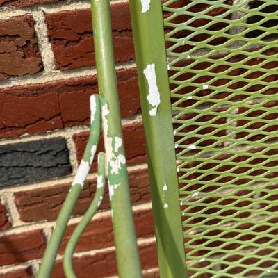 LOT 7P: Green Outdoor Patio Furniture