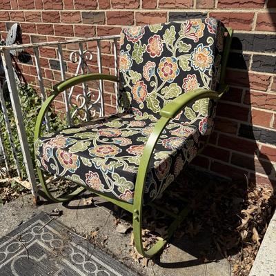 LOT 7P: Green Outdoor Patio Furniture