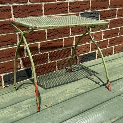 LOT 7P: Green Outdoor Patio Furniture