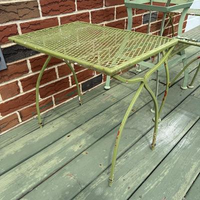 LOT 7P: Green Outdoor Patio Furniture
