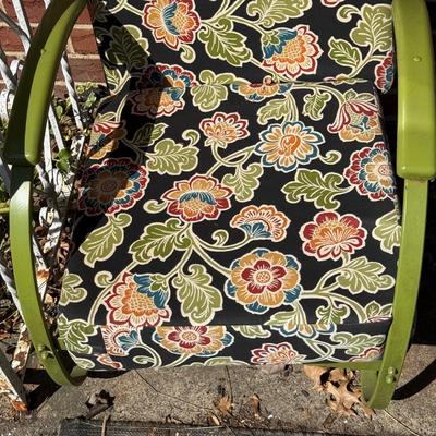 LOT 7P: Green Outdoor Patio Furniture