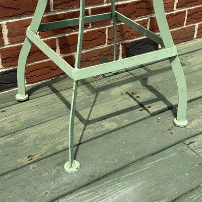 LOT 7P: Green Outdoor Patio Furniture