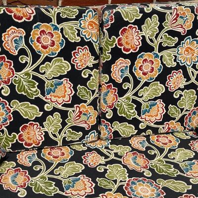 LOT 7P: Green Outdoor Patio Furniture