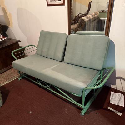LOT 7P: Green Outdoor Patio Furniture