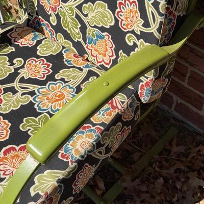 LOT 7P: Green Outdoor Patio Furniture