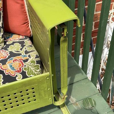 LOT 7P: Green Outdoor Patio Furniture