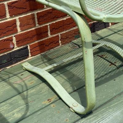LOT 7P: Green Outdoor Patio Furniture