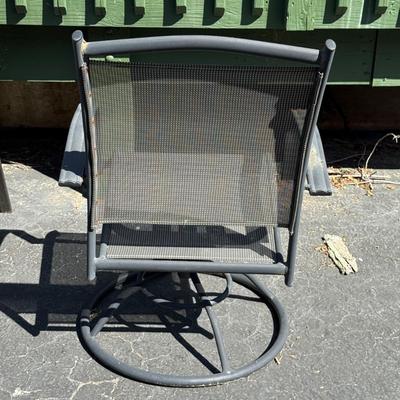 LOT 8S: Wicker Patio Lounge Chairs & Swivel Chairs