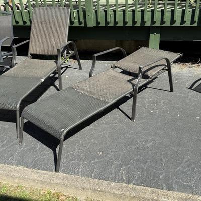 LOT 8S: Wicker Patio Lounge Chairs & Swivel Chairs