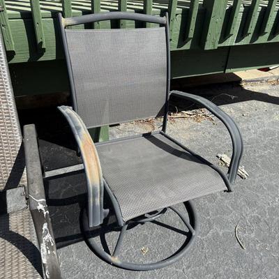 LOT 8S: Wicker Patio Lounge Chairs & Swivel Chairs