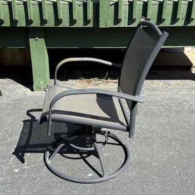 LOT 8S: Wicker Patio Lounge Chairs & Swivel Chairs