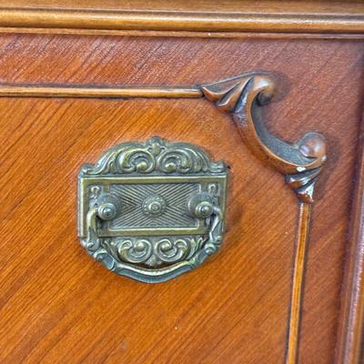 LOT 9X: Vintage Tallboy Dresser
