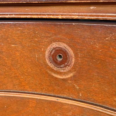LOT 12X: Beautiful Vintage Dresser