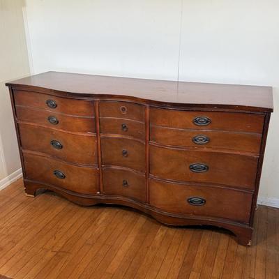 LOT 12X: Beautiful Vintage Dresser