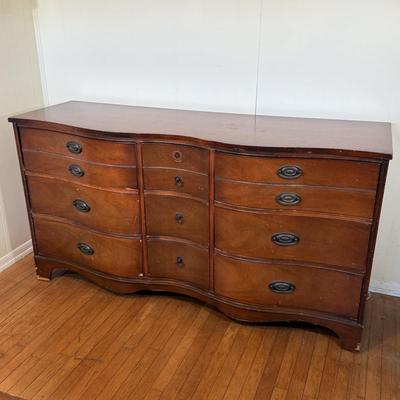 LOT 12X: Beautiful Vintage Dresser