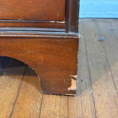 LOT 12X: Beautiful Vintage Dresser