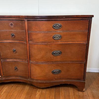 LOT 12X: Beautiful Vintage Dresser