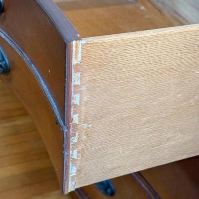 LOT 12X: Beautiful Vintage Dresser