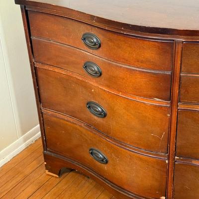 LOT 12X: Beautiful Vintage Dresser