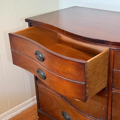 LOT 12X: Beautiful Vintage Dresser
