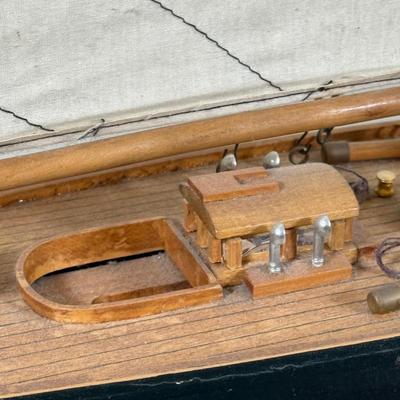 LOT 15X: Vintage Wooden Model Ship
