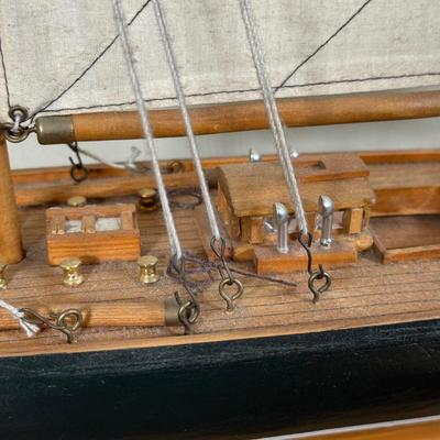 LOT 15X: Vintage Wooden Model Ship