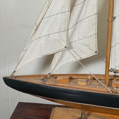 LOT 15X: Vintage Wooden Model Ship