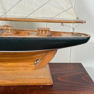 LOT 15X: Vintage Wooden Model Ship