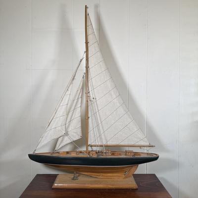 LOT 15X: Vintage Wooden Model Ship