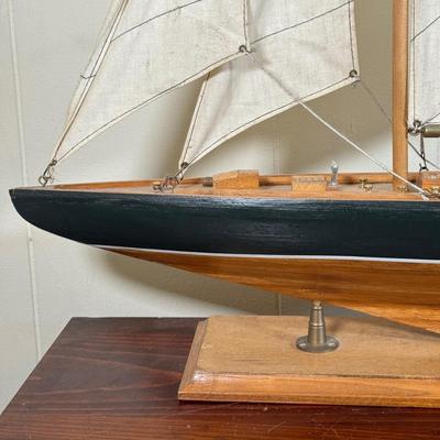 LOT 15X: Vintage Wooden Model Ship