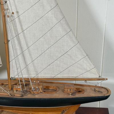 LOT 15X: Vintage Wooden Model Ship