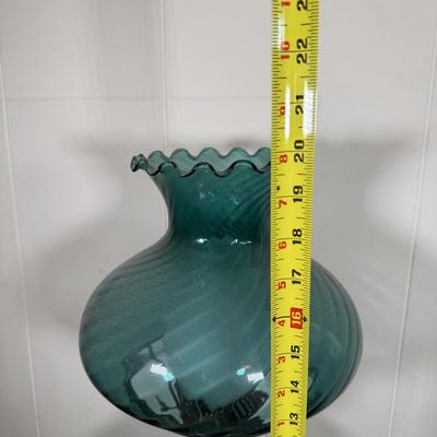 LOT 17X: Beautiful Vintage Hurricane Lamp