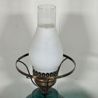 LOT 17X: Beautiful Vintage Hurricane Lamp