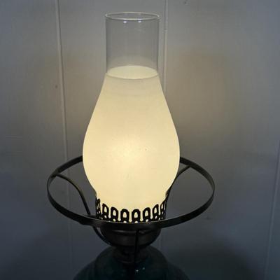 LOT 17X: Beautiful Vintage Hurricane Lamp