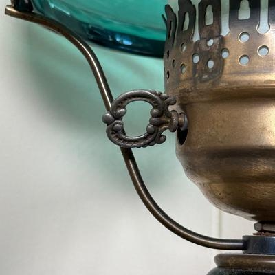 LOT 17X: Beautiful Vintage Hurricane Lamp